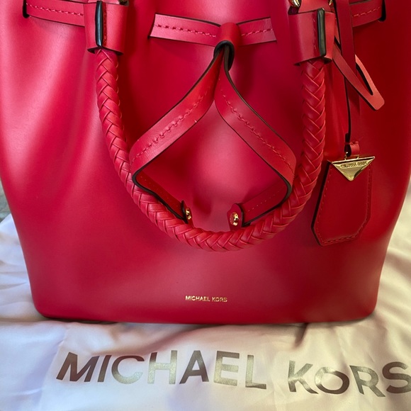 Michael Kors - Picture 2 of 8